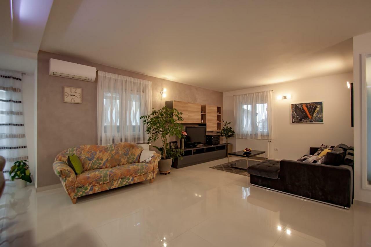 Apartman Nebo Pola Esterno foto