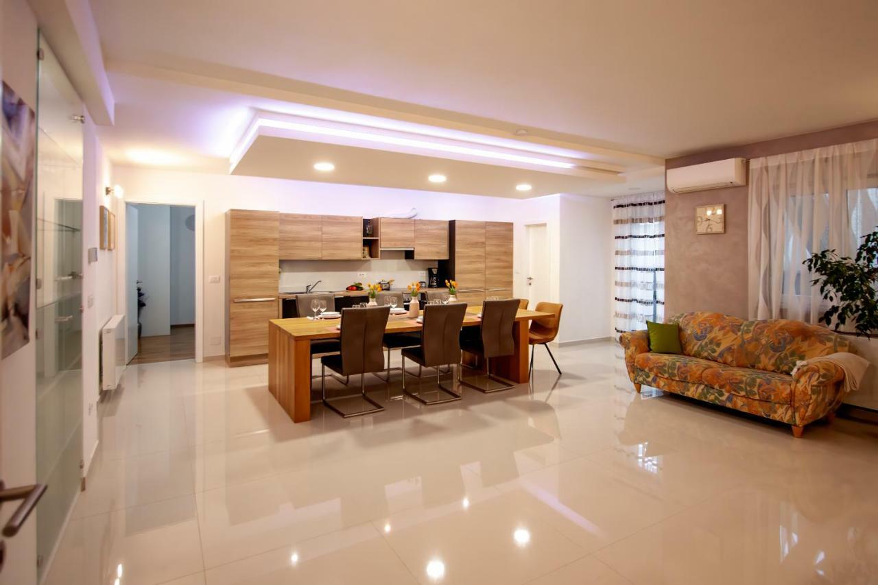 Apartman Nebo Pola Esterno foto